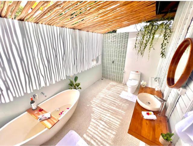 Mista Ceningan'S Beach Bungalows Previously The Kubu 221 Lembongan Exterior foto